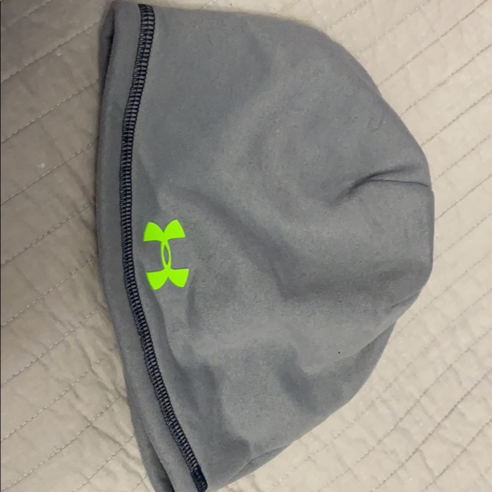Under armor snow hat.